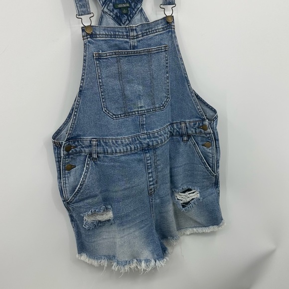 Wild Fable Distressed Raw Hem Overall Shorts Size XL - Picture 3 of 6